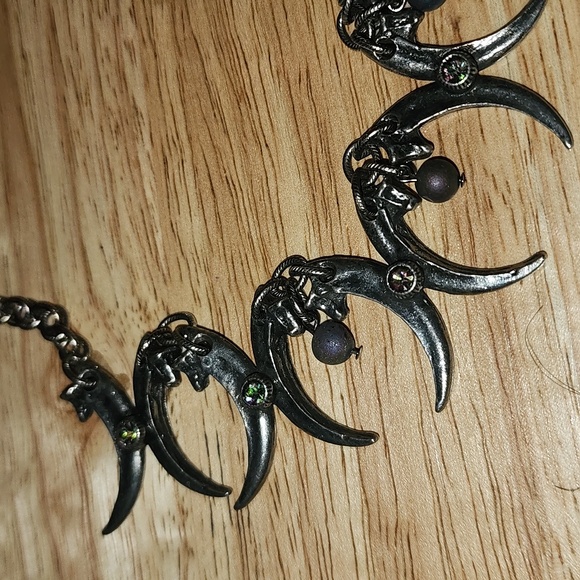 Martha Rotten Raven claw collar - Picture 3 of 9